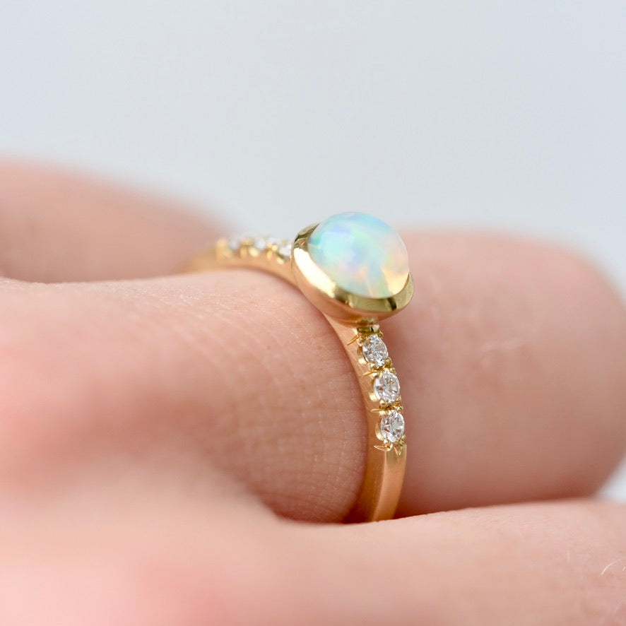 EVOLUTION OPAL + DIAMOND 18K RING SIZE 6.5