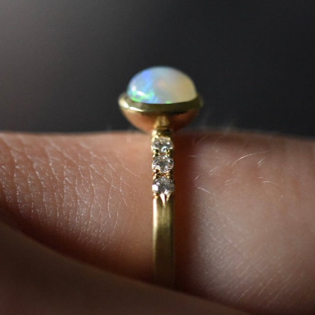 EVOLUTION OPAL + DIAMOND 18K RING SIZE 6.5