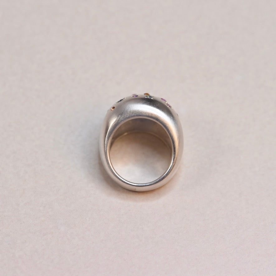 Top profile of vintage silver ring with colorful sapphires.