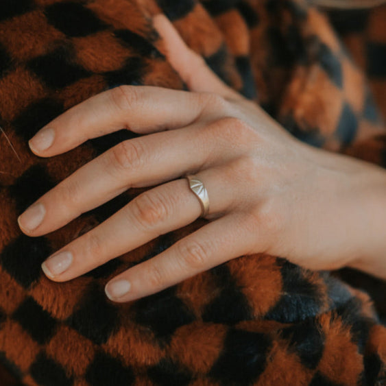STARBURST ESTATE RING SIZE 7.75